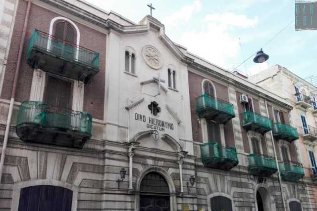 Bari, la misteriosa chiesa di via Garruba: chiusa da anni non si sa a chi appartenga